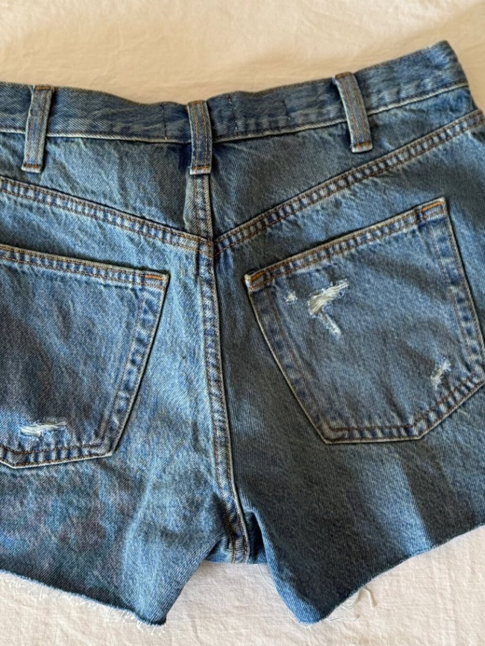 Universal Thread High Rise Mini Shorts Size 4 Distressed Button Closure NWT - Picture 2 of 10